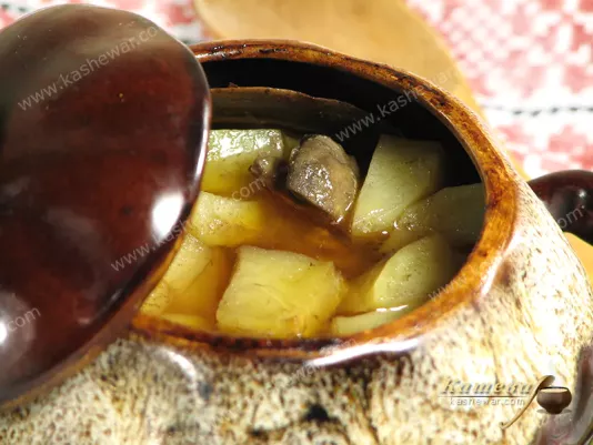 Яловичина в горщику з картоплею та грибами – рецепт з фото, російська кухня