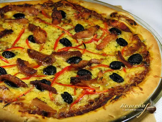 Піца з копченою куркою та маринованою цибулею – рецепт з фото, італійська кухня