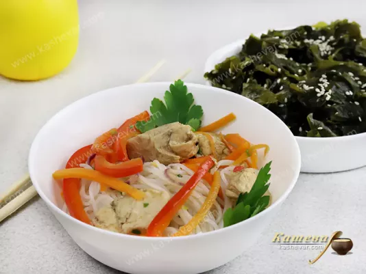 Рисова вермішель з куркою та овочами – рецепт з фото, китайська кухня