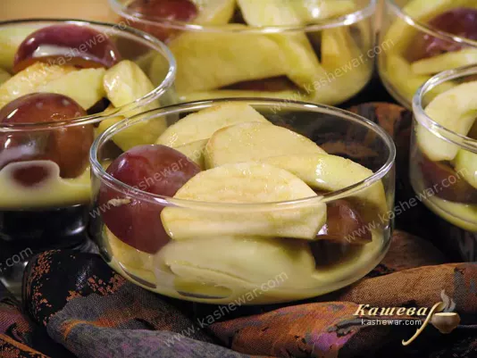Салат з яблук та слив – рецепт з фото, іспанська кухня