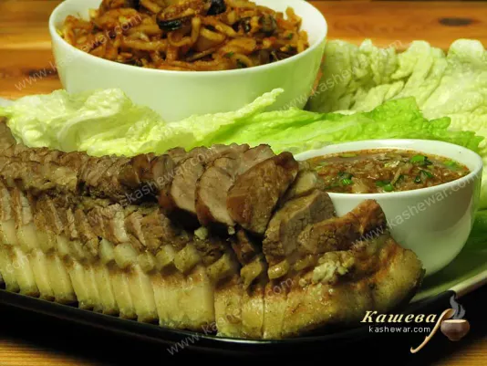 Свиняча грудинка з двома соусами (Bo-ssam) – рецепт з фото, корейська кухня