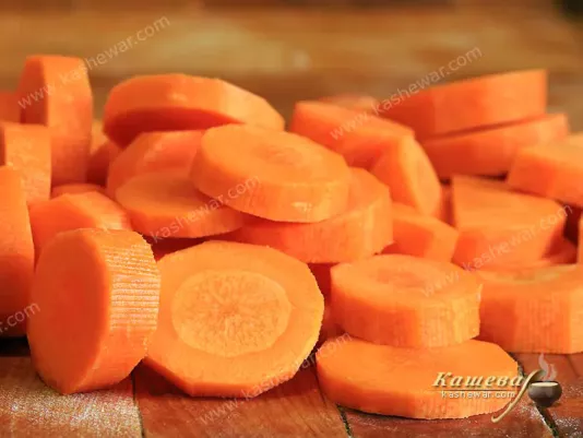 Морковь, порезанная кружочками