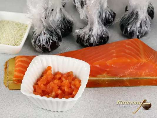 Нарезка лосося для суши дзакуро-дзуси