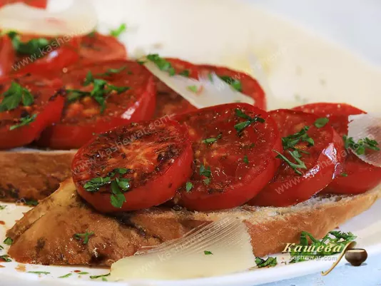 Смажені помідори на хрусткому тості – рецепт з фото, італійська кухня