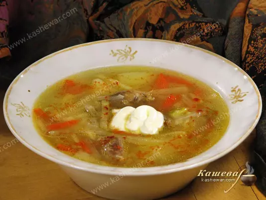 Суп на хлібному квасі з курячими субпродуктами – молдавська кухня