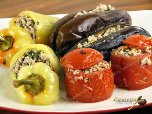 Долма з баклажанів, помідорів та перців - азербайджанська кухня