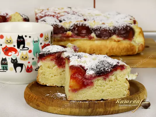 Дріжджовий пиріг зі сливами – рецепт з фото, українська кухня