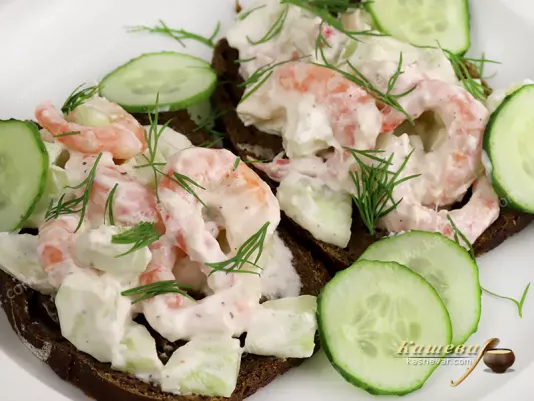 Салат із креветок та огірків з майонезом із хрону – рецепт з фото, шведська кухня