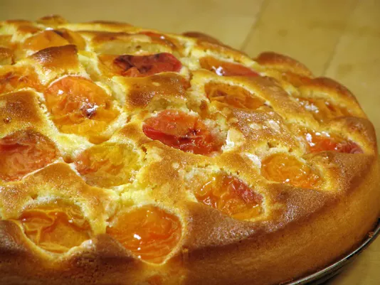 Здобний абрикосовий пиріг – рецепт з фото, українська кухня