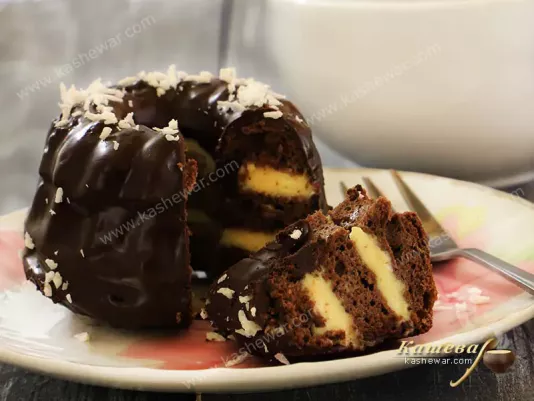 Шоколадне тістечко з кремом із згущеного молока  – рецепт з фото, випічка