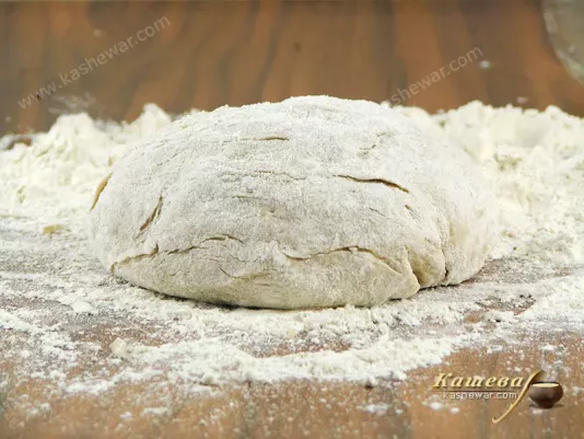 Замешивание теста для гречневого хлеба
