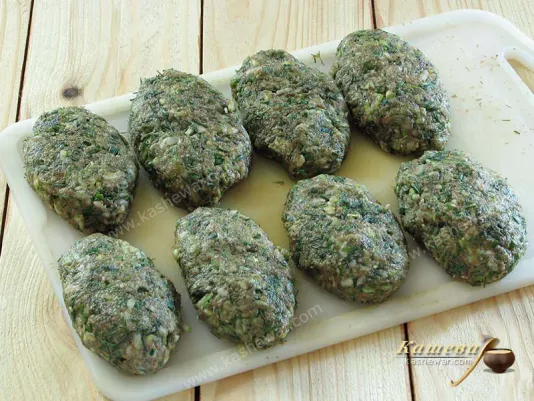 Forming zucchini cutlets