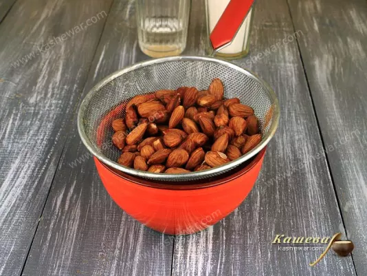 Boiled almonds