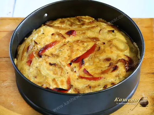 Pie with onions and bell peppers