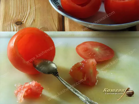 Preparing tomatoes for stuffing