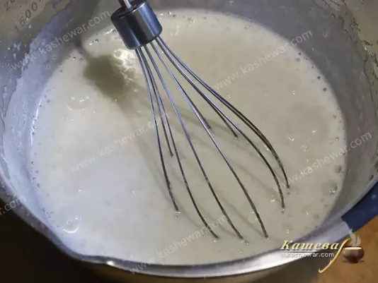 Egg whites with powdered sugar