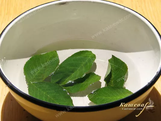Boiling cherry leaves