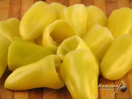 Preparing bell peppers for freezing