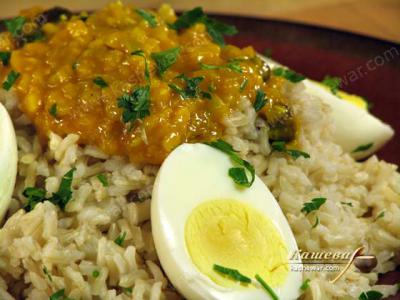 Яйца с рисом и соусом карри