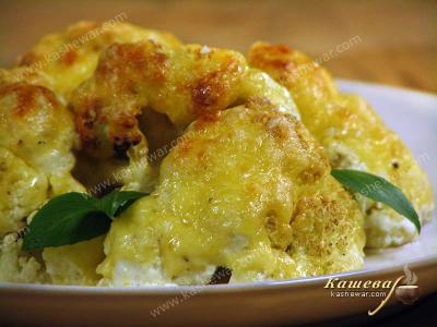 Cauliflower baked with cream and cheese