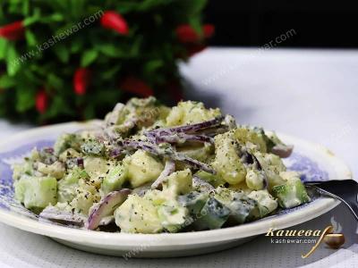 Картофельный салат с копченой грудинкой