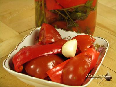 Sweet Peppers and Tomatoes in Sweet and Sour Marinade
