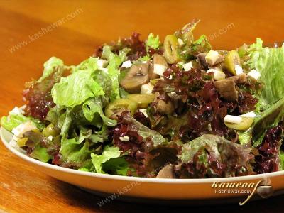 Salad with Champignons, Olives and Cheese