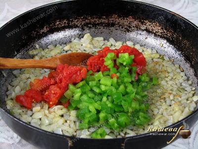 Fry vegetables in vegetable oil