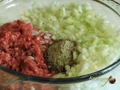Cooking of minced meat for chebureks