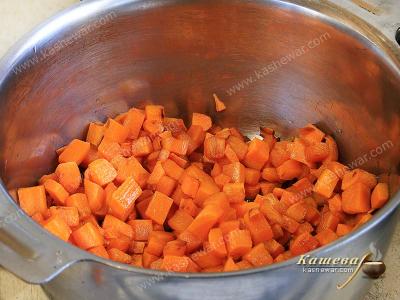 Жареная морковь в сотейнике