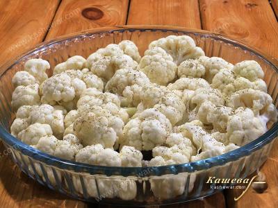 Cauliflower sorted into inflorescences