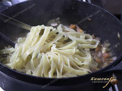 Fettuccine with chicken offal