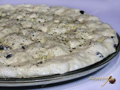 Focaccia with olives and garlic
