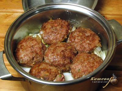 Cooking the lion's head meatballs