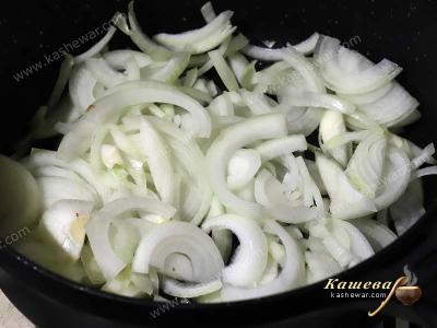 Onion cut into half rings