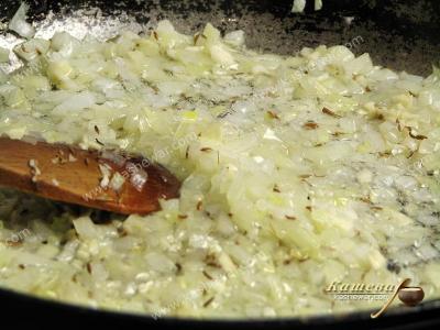 Fry onions with spices