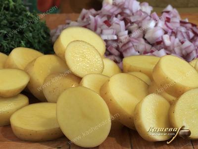Chopped potatoes and finely chopped onions