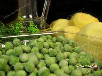 Мороженый зеленый горошек, картофель и оливковое масло