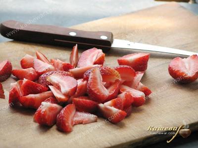 Slicing strawberries for salad