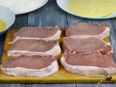 dredge pork chops in flour Preparing Pork for Tonkatsu Cutlets