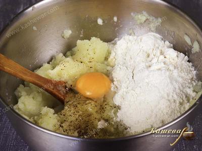 Cabbage, eggs and flour