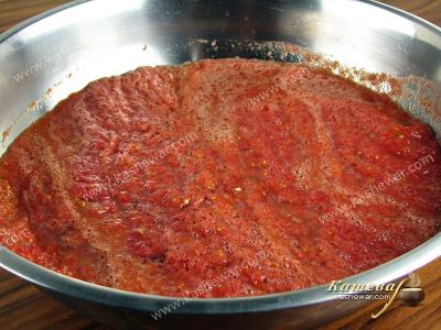 Minced tomatoes for lecho