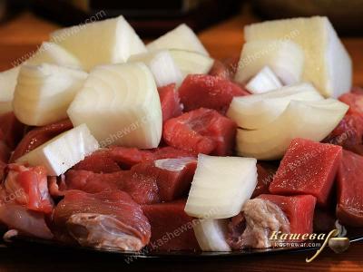 Pieces of beef and slices of onions