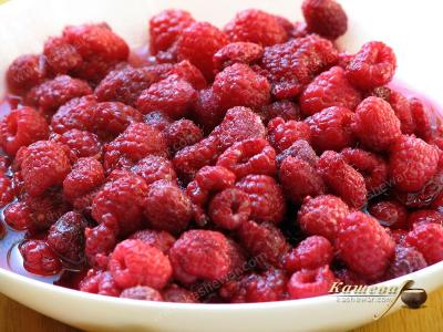 Separating raspberries and syrup