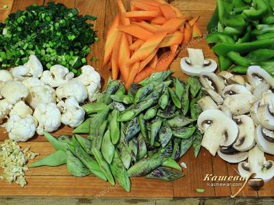 Нарезка овощей к приготовлению паэльи