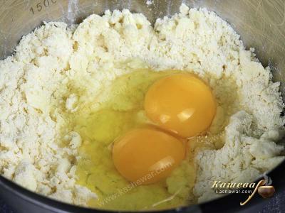 Eggs in flour