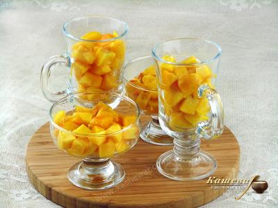 Placing peaches in glasses and molds