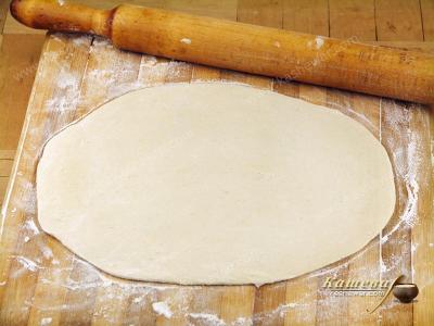 Приготовление основы для пиццы на сковороде