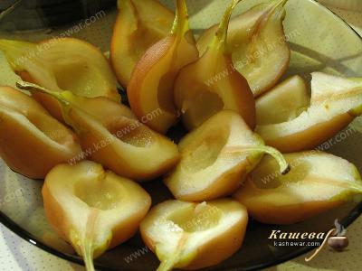 Preparing the pears for the pie