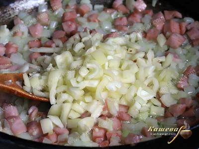 Ham with onions and bell peppers